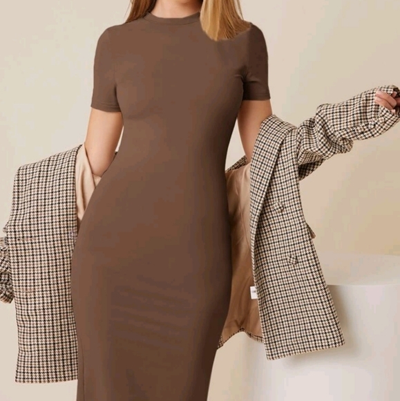 Dresses - Picture 2 of 2